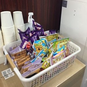 ③お茶やお菓子もあります！