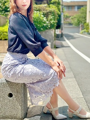 小泉まな
