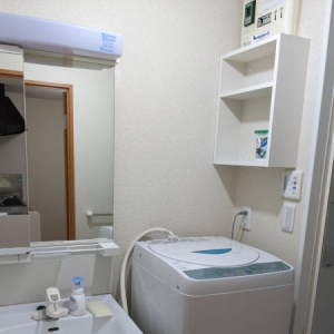 洗濯機、洗剤も完備しています。コインランドリーではないので、いつでもすぐに洗濯可能！